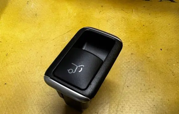 Mercedes-Benz GL X166 Tailgate opening switch A1668707610