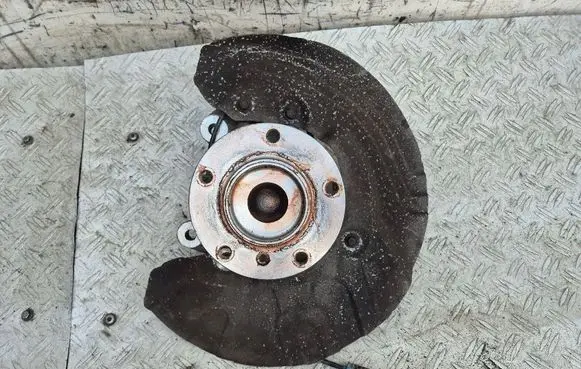 BMW X1 E84 Front wheel hub 6784866 31216784866 6908705