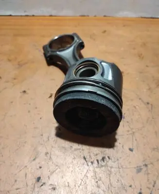 Land Rover Freelander 2 - LR2 Piston with connecting rod 18K4