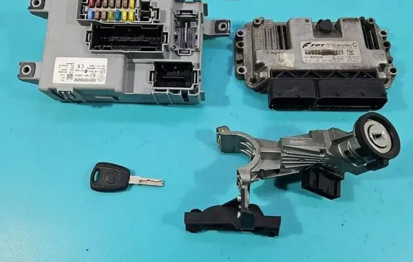Fiat Grande Punto Engine control unit/module ECU 51822805C IMPRK1544604