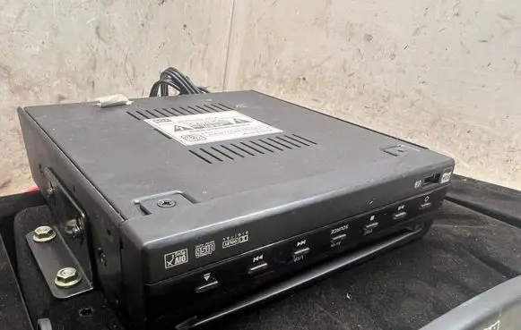 Volkswagen Touareg I CD/DVD changer 85700