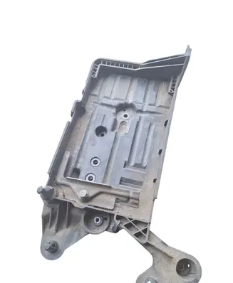 Volkswagen PASSAT B8 Battery tray 5Q0915321J 5Q0915331K
