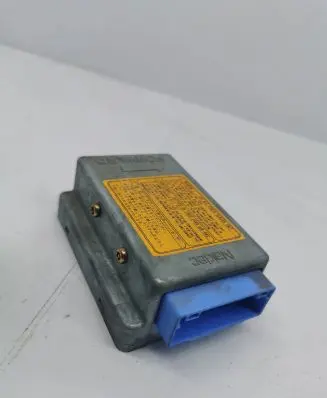 Mazda 626 Airbag control unit/module GC6W57K3ZF 6105A 3320179