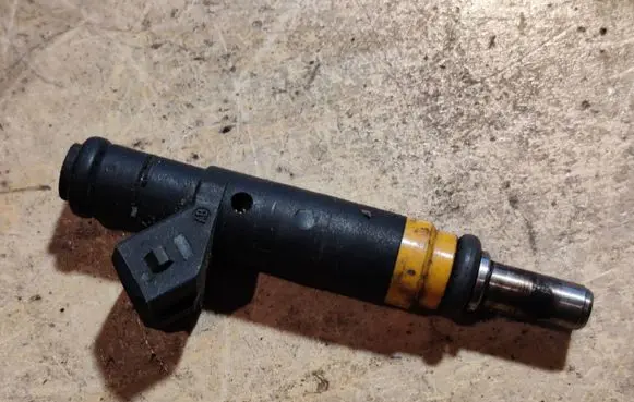 BMW 7 E65 E66 Fuel injector 7506924