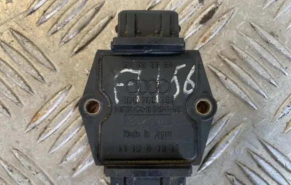 Audi A4 S4 B5 8D Ignition amplifier control unit 8D0905351 E1B2E3B4 111201814