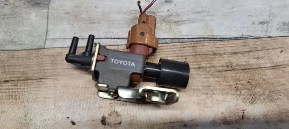 Toyota Avensis T220 Turbo solenoid valve