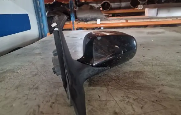 Front door electric wing mirror