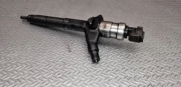 Nissan Primera Fuel injector 16600AU600 04D13648