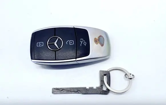 Mercedes-Benz GLA H247 Ignition key/card A1779055504