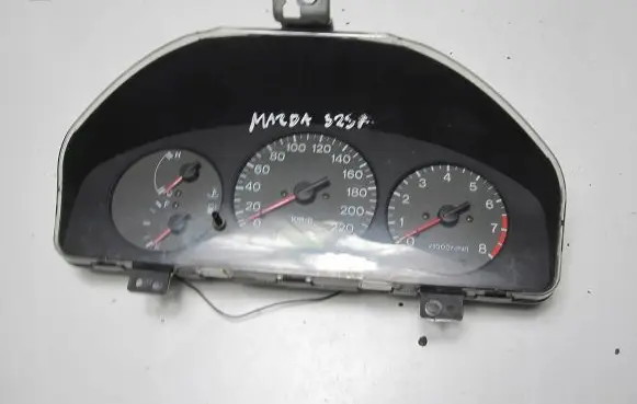 Mazda 323 F Speedometer (instrument cluster)