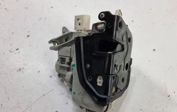 Audi A6 S6 C6 4F Front door lock 4F1837015Q