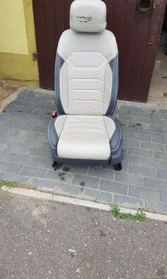 Volkswagen Touareg III Front driver seat 