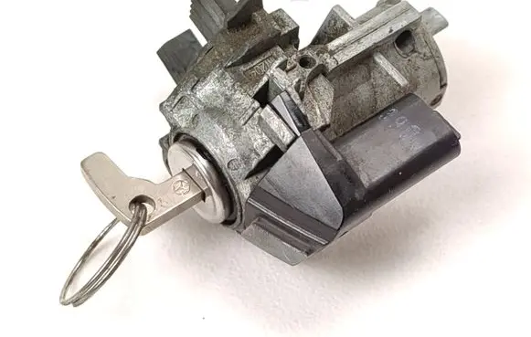 Mercedes-Benz E W212 Front door lock (next to the handle) 15628206 5WK49015 20260213HCR1124