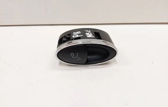 Mercedes-Benz E W211 Tailgate opening switch A2118211758