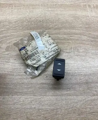 Ford Kuga I Electric window control switch 1123793 7M5T14529AA