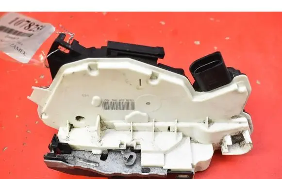 Skoda Superb B6 (3T) Front door lock 5N1837015D