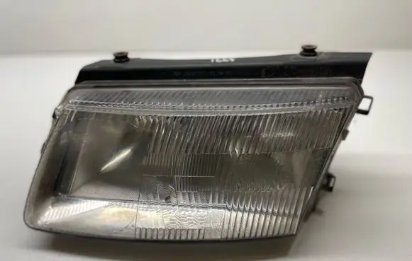 Volkswagen PASSAT B5 Headlight/headlamp 3B0941017M