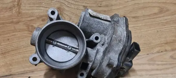 Ford Focus Throttle valve VP4F9U9E928AB 4M5GEDLF165