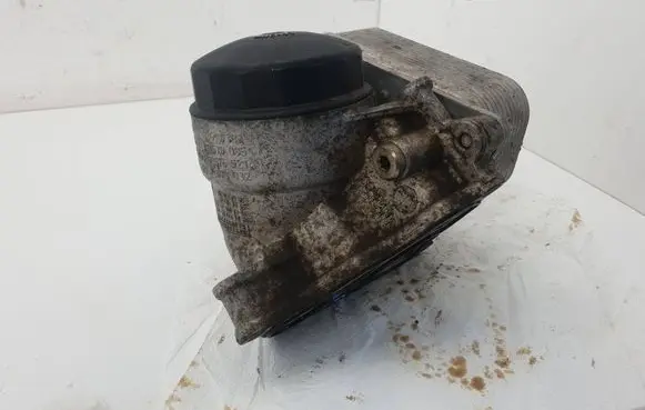 BMW 2 F22 F23 Oil filter mounting bracket 7516383 7576521 7516938