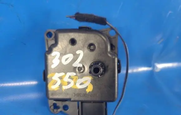 Chrysler 200 Air flap motor/actuator 68018109AA