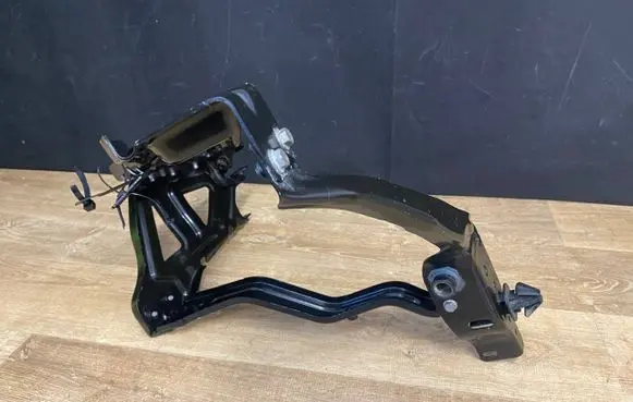 Mercedes-Benz E C207 W207 Headlight/headlamp mounting bracket A2076201400 2076201400