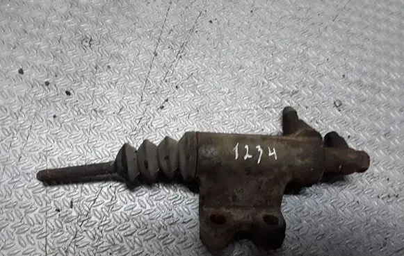 Mitsubishi Pajero Clutch slave cylinder 