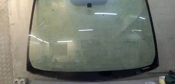 Toyota Prius (XW30) Front windscreen/windshield window