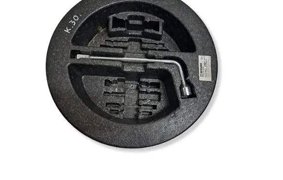 Toyota Avensis T250 Spare wheel section trim 