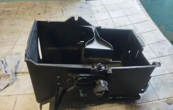 Volvo V50 Battery box tray 30667941