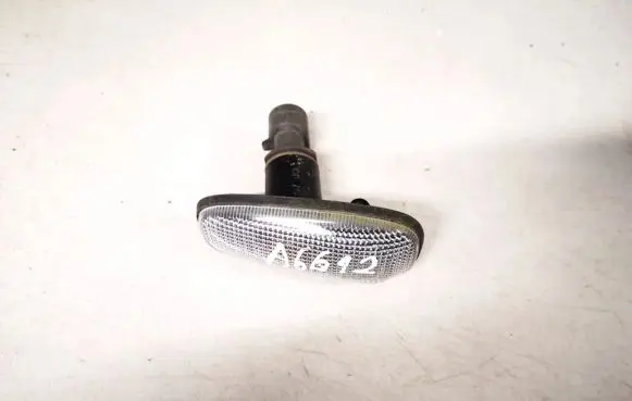 Opel Astra G Front fender indicator light 90560403