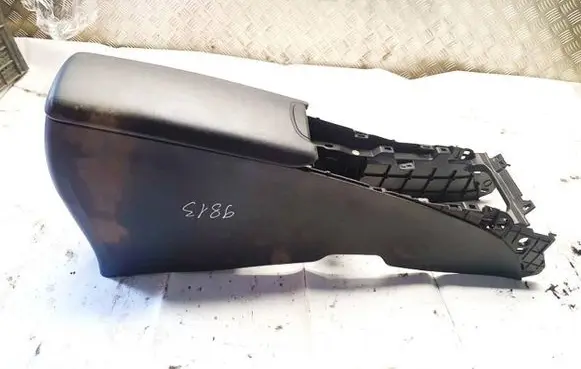 Toyota Avensis T270 Armrest 638t546