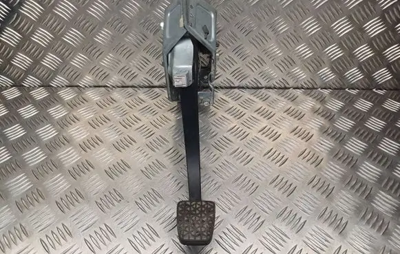 Opel Astra H Clutch pedal 9010883 28870