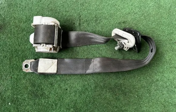 Toyota Yaris Rear seatbelt H073818 H073901 H073811