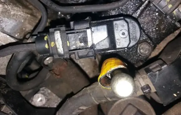 KIA Ceed Camshaft position sensor 393002A000 393300-2A000