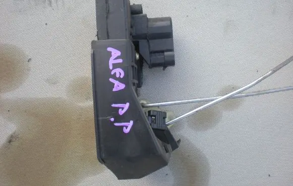 Alfa Romeo 156 Front door lock
