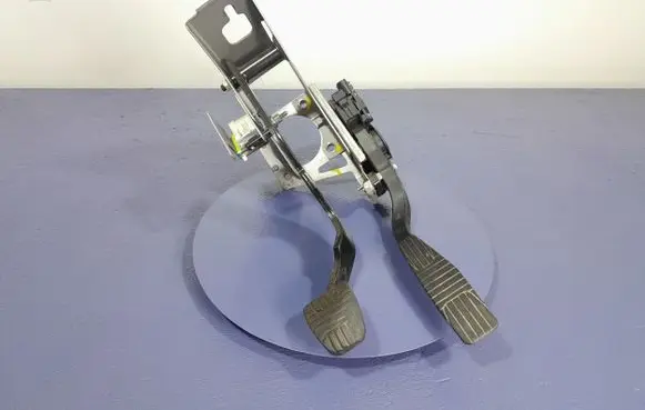 Chevrolet Captiva Accelerator throttle pedal 20905699