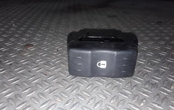 Dacia Logan I Central locking switch button 870249
