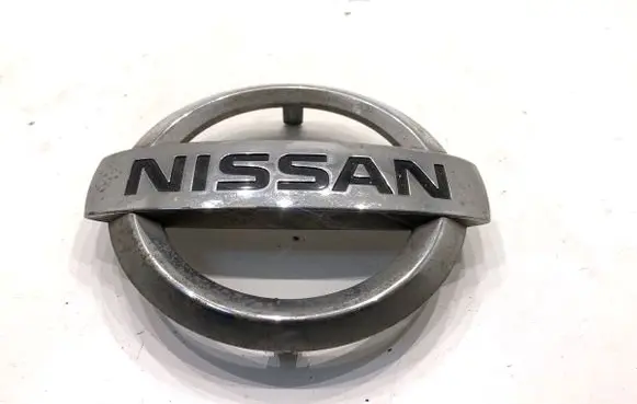 Nissan Juke I F15 Manufacturer badge logo/emblem 