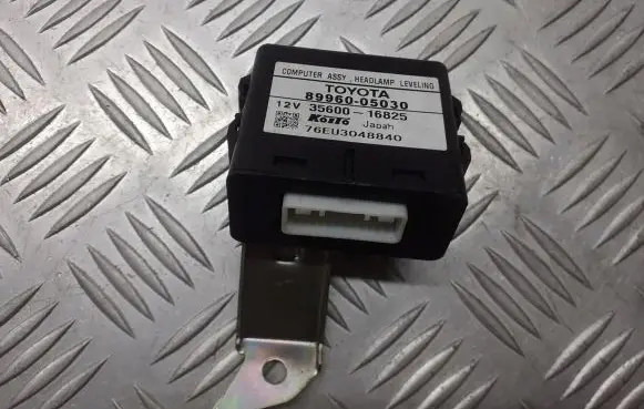 Toyota Avensis T250 Light relay 89960-05030