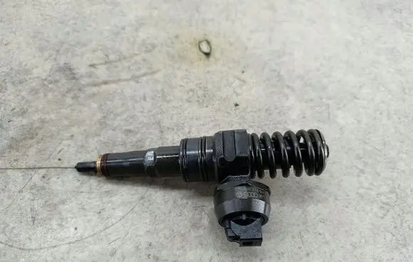 Audi A4 S4 B6 8E 8H Fuel injector 