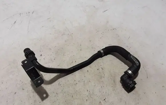 Engine coolant pipe/hose