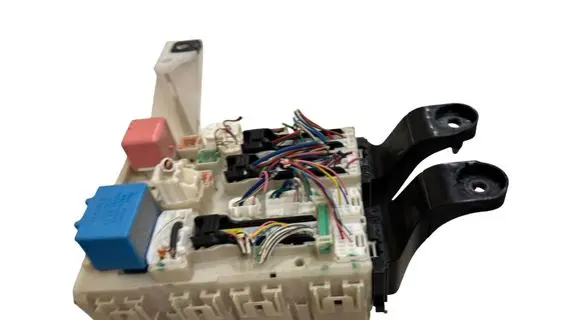 Toyota Avensis T270 Fuse module 8273005170C 154210G21