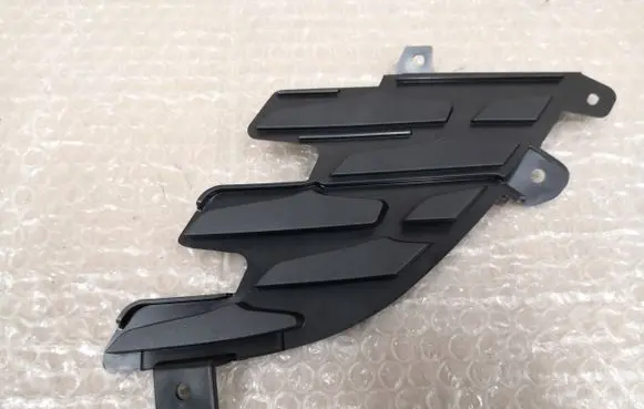 Opel Mokka X Front bumper lower grill 42517846