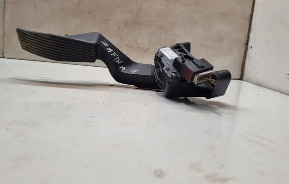 Opel Zafira B Accelerator throttle pedal 6PV00811400 9202341
