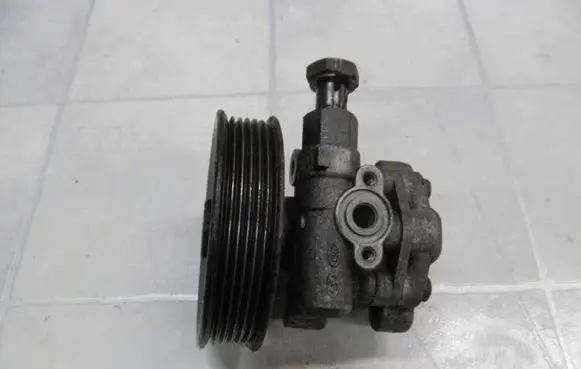KIA Carens I Power steering pump 0K2KC32600 7972