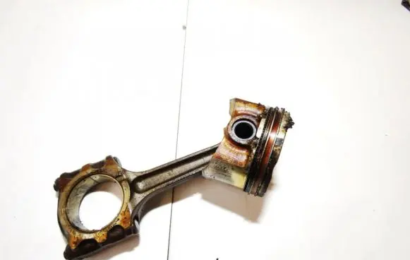Mazda 323 Piston with connecting rod