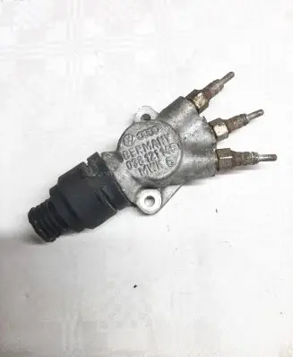 Volkswagen PASSAT B5 Engine coolant pipe/hose 038121145