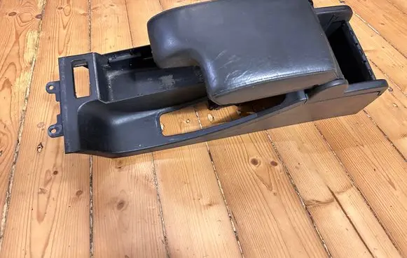 BMW 3 E46 Armrest 8213678 51168213680 72758411