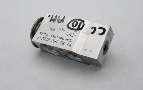 Volkswagen PASSAT CC Air conditioning (A/C) expansion valve 1K0820679 CZ4475002251