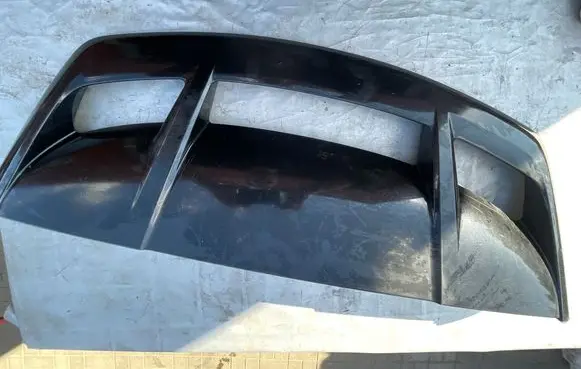 Tailgate/trunk spoiler